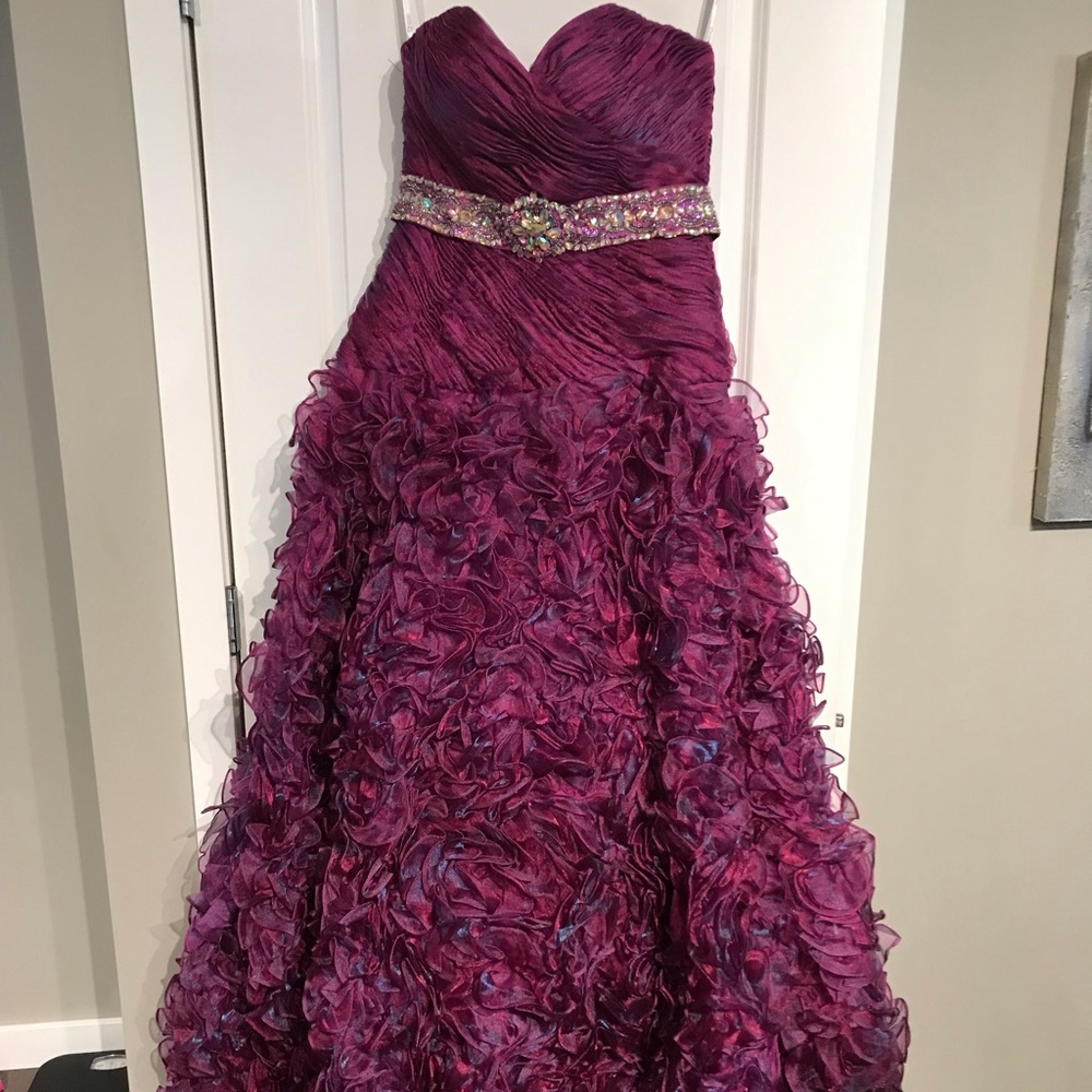 Prom dresses - Picture 2 of 4